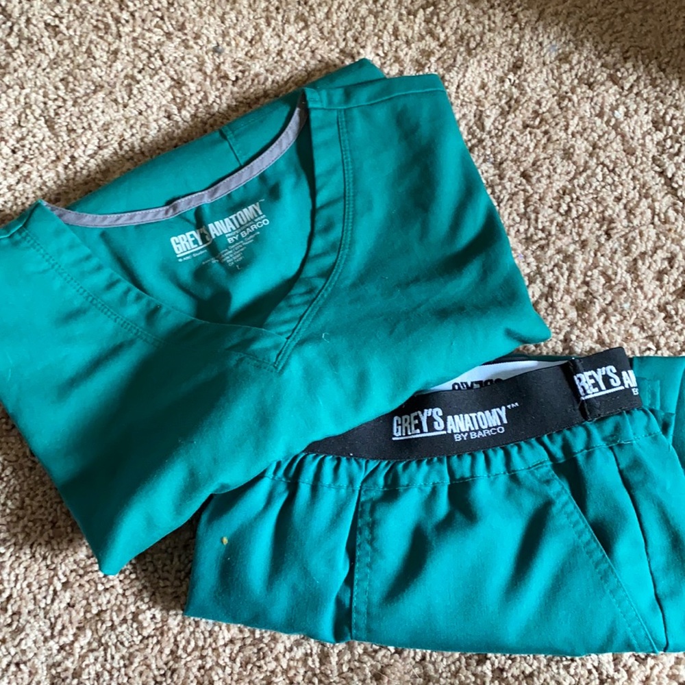 Scrub set.